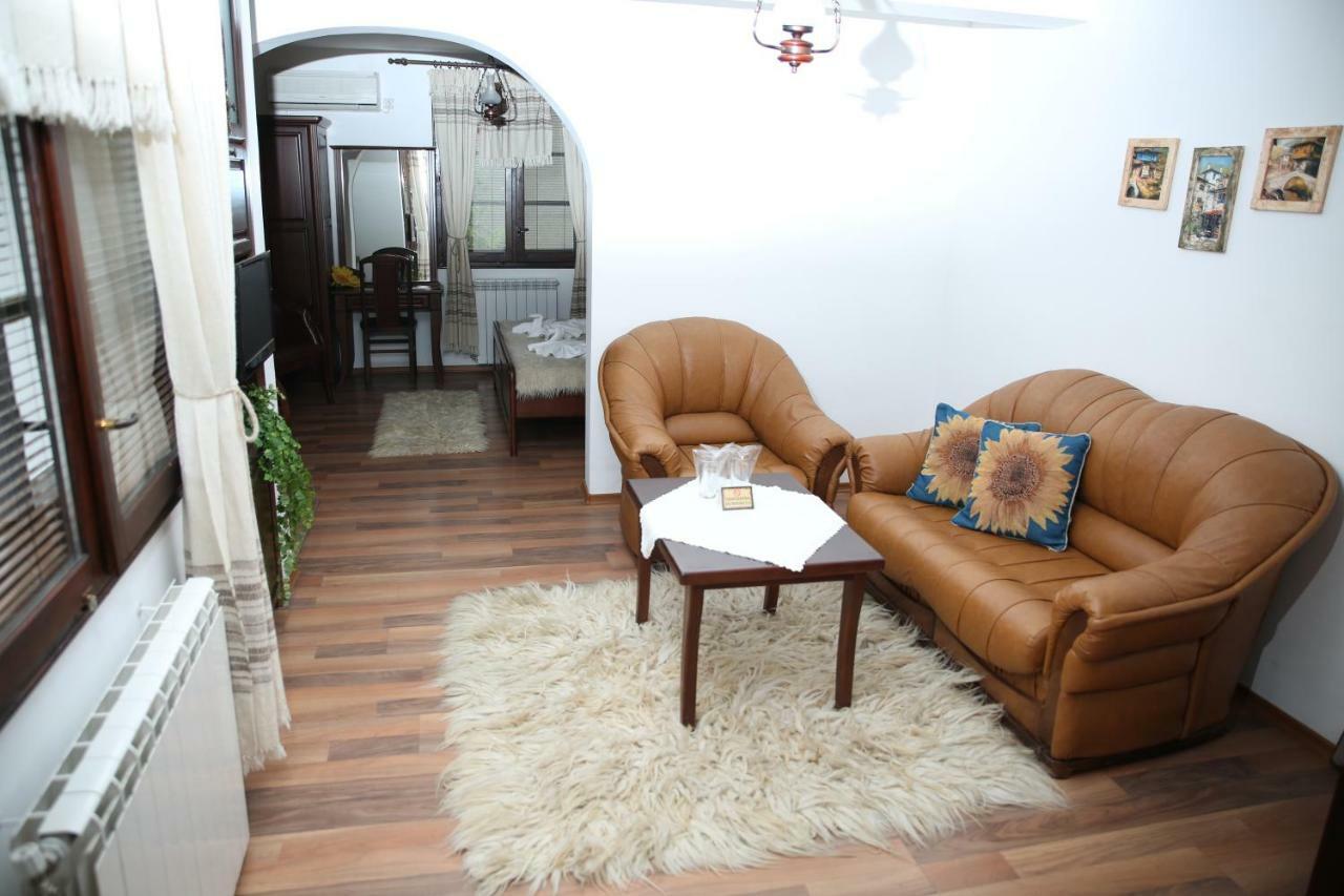 Oazis Guesthouse Λόβετς Εξωτερικό φωτογραφία