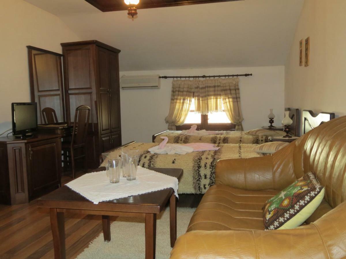 Oazis Guesthouse Λόβετς Εξωτερικό φωτογραφία